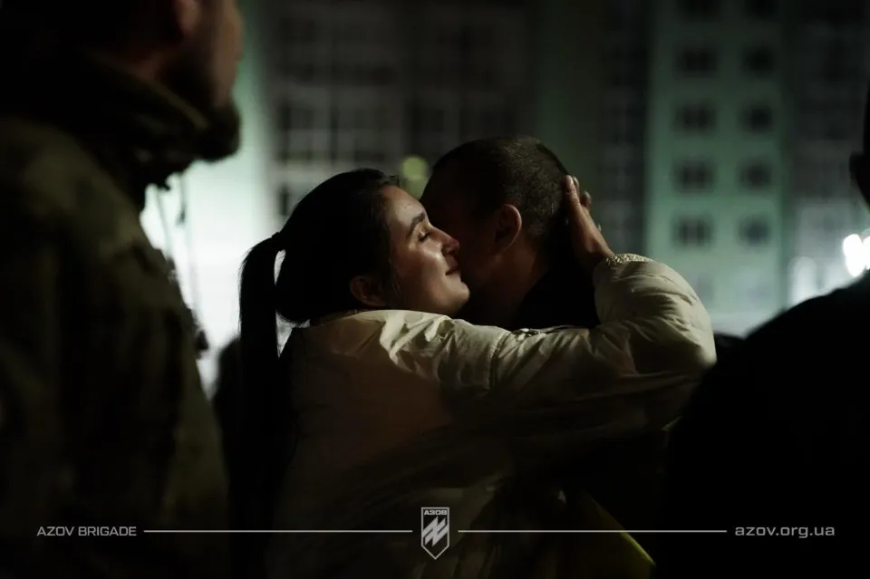 повернені з полону азовці