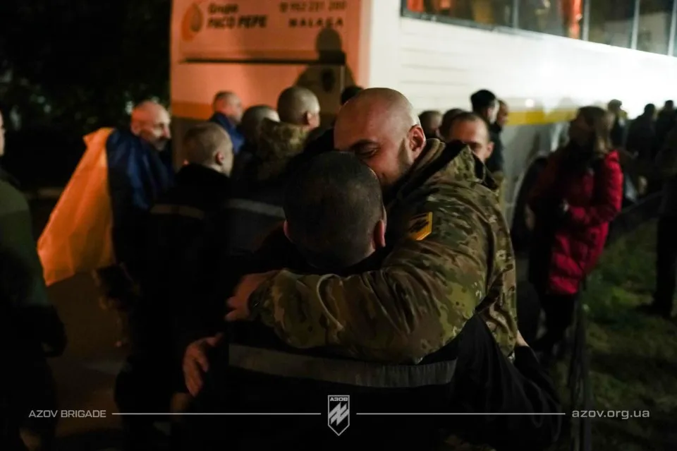 повернені з полону азовці