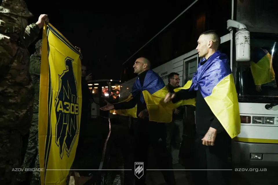 повернені з полону азовці