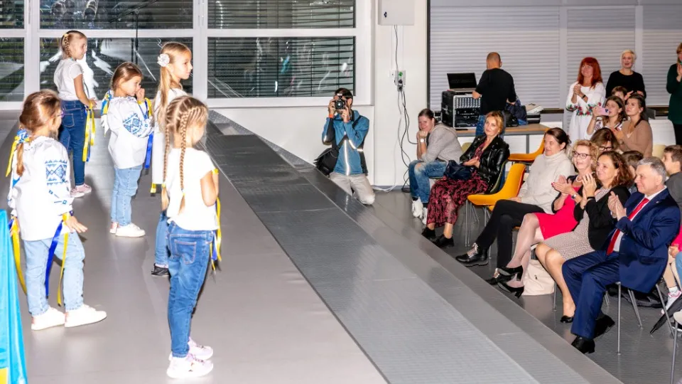 Відкриття української суботньої школи у концертному залі загальноосвітньої школи імені Мартіна Крпан