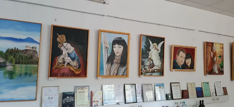 Художня виставка Наталії Крутякової, яка була представлена в приміщенні культурно-освітнього товарис