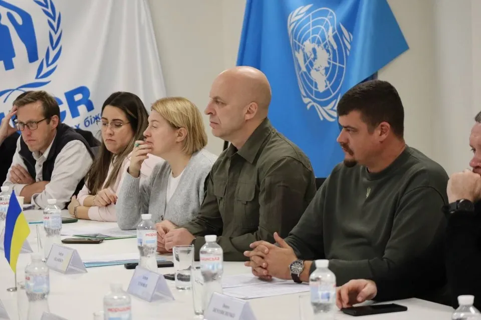 Артем Лисогор, голова Луганської ОВА та американська делегація з представниками УВКБ ООН