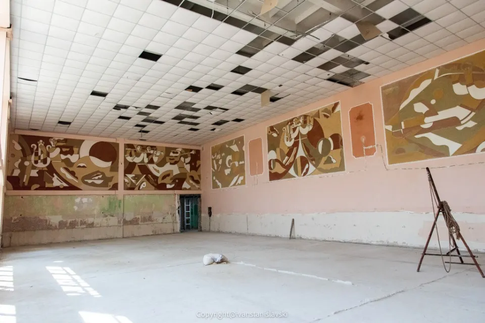 монументальне панно в Маріуполі