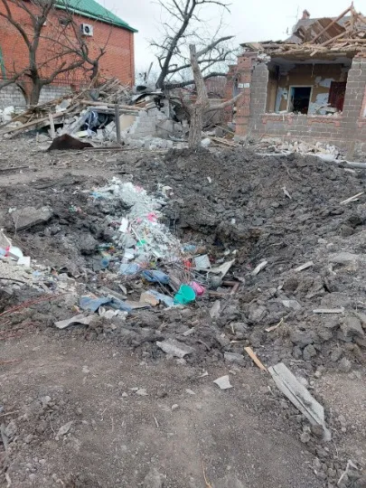 Яма від авіаудару