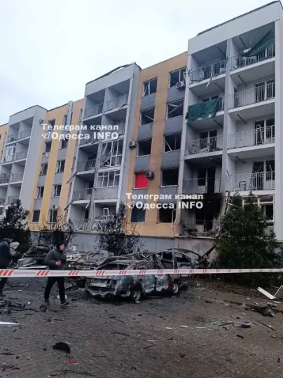 Наслідки влучання в житловий комплекс 7 небо в Одесі