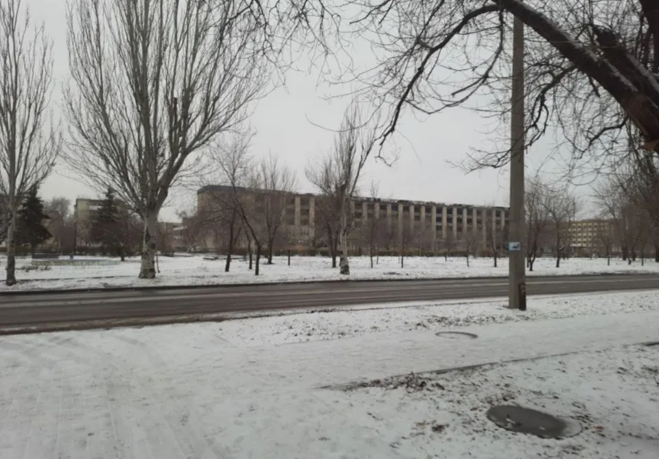 Центральний проспект в Сіверськодонецьку у грудні 2024 року: