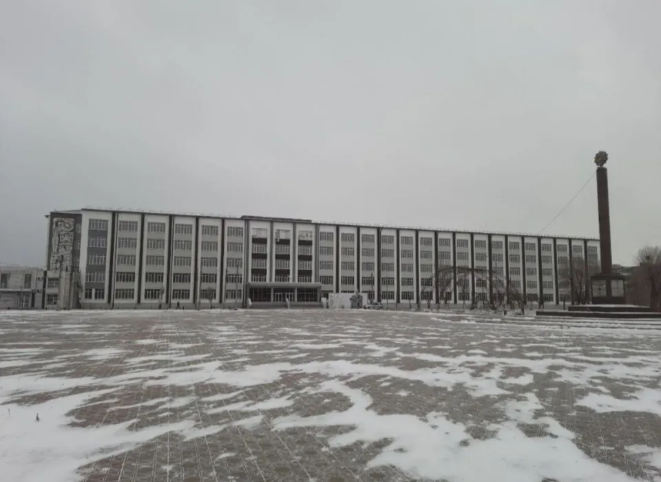 Центральний проспект в Сіверськодонецьку у грудні 2024 року: