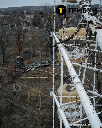 парк атракціонів у зруйнованому Бахмуті
