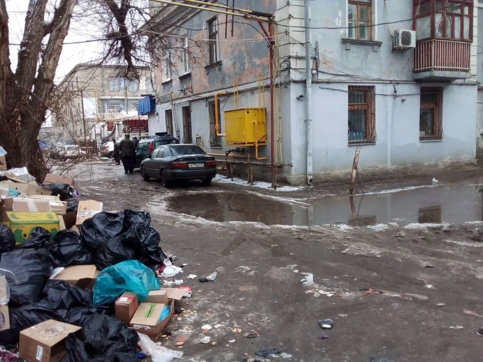Луганськ, сміття на вулицях