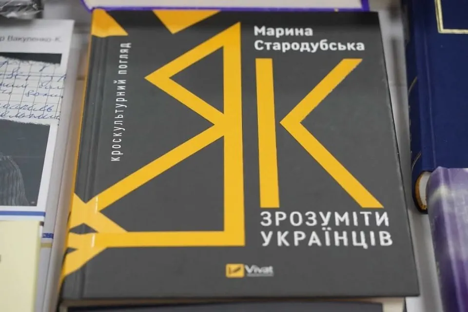 Благодійники передали 100 книжок для бібліотек Луганщини