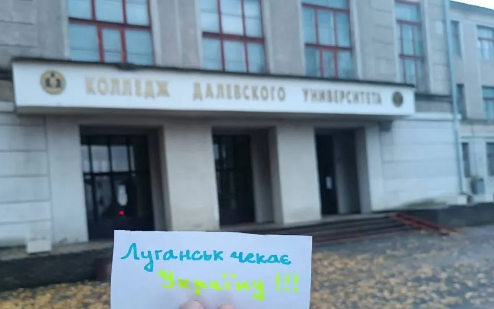 Жовта стрічка в окупованому Луганську
