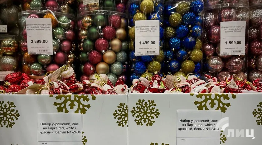 іграшки на ялинку в окупації