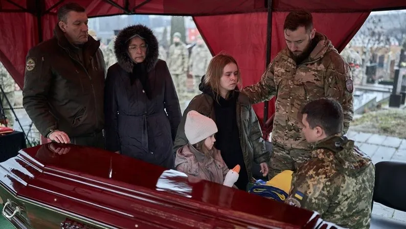 Прощання з пілотом Владиславом Риковим, лютий 2024 року. Фото: Костянтин та Влада Ліберови/Генштаб З