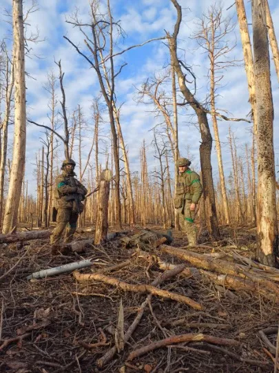 Скін та друг Маха