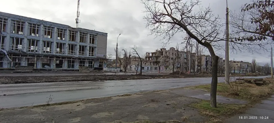 підбірка свіжих світлин з окупованого Сіверськодонецька з соцмереж