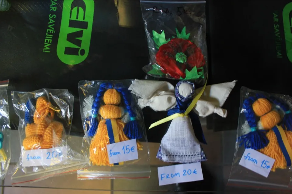 Волонтерські центрі Риги. Як закордоном допомагають українцям