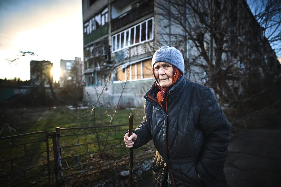 Лиман, Донецька область війна людина пенсіонерка евакуація літня жінка