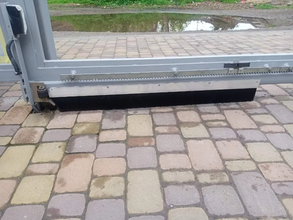 Смугові (ущільнювальні) щітки для герметизації