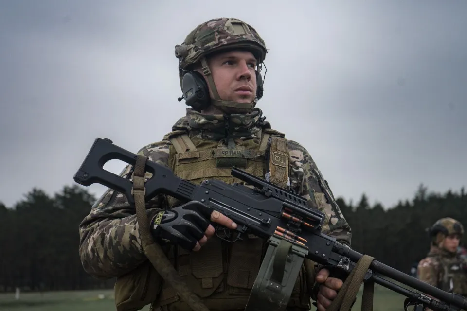 Фінч, військовослужбовець, сержант АЗОВ