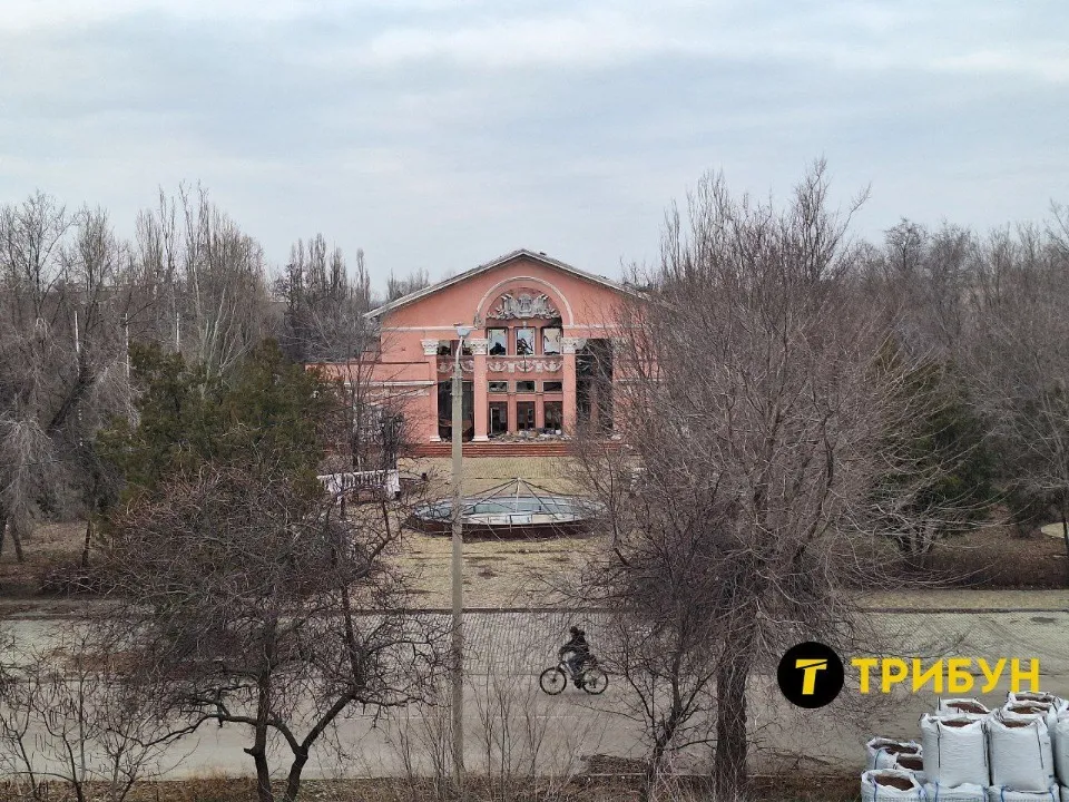 Луганський драматичний театр