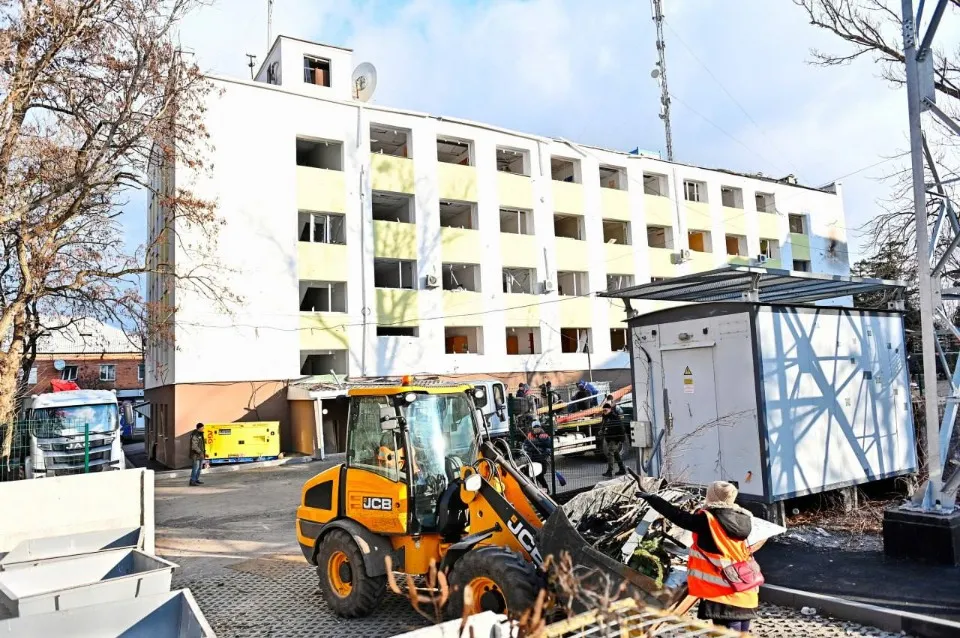 Мешканці Ізюму оговтуються після обстрілу. Поранено 3 дітей. Фото
