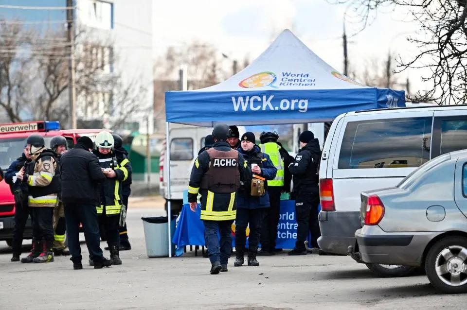 Мешканці Ізюму оговтуються після обстрілу. Поранено 3 дітей. Фото