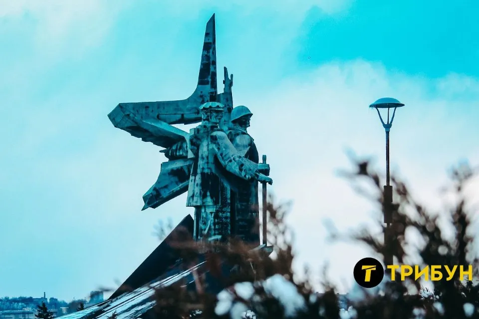 Монумент Твоїм визволителям, Донбасе