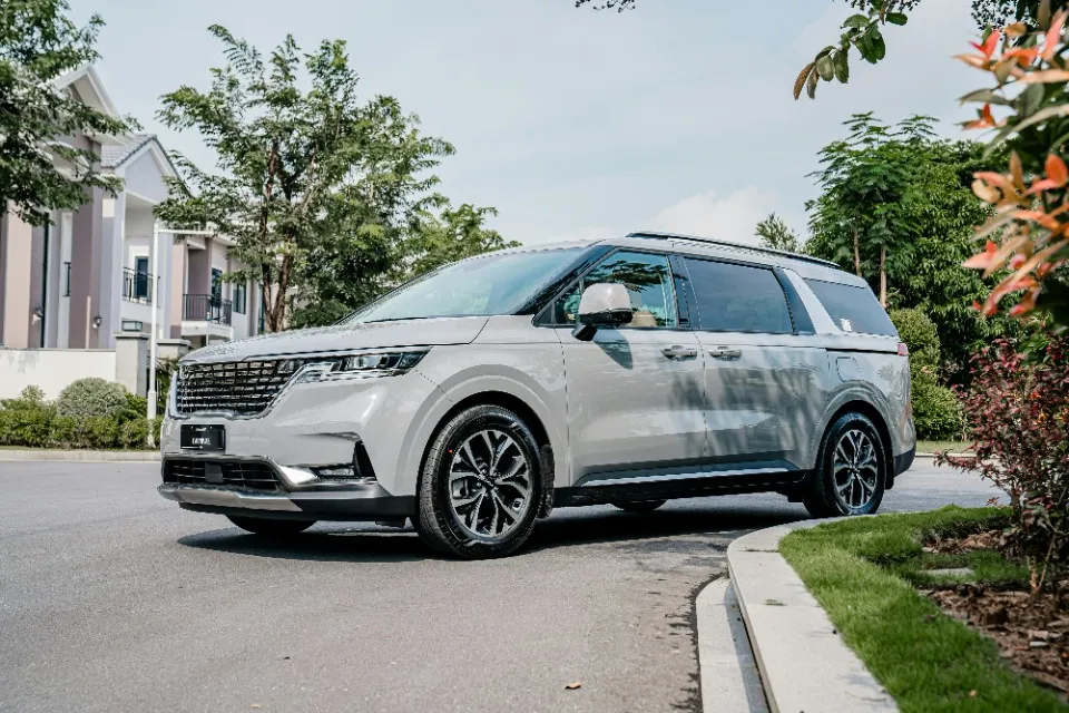 мінівен автомобіль