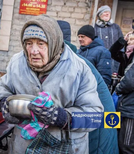 Українськ літня жінка бабуся пенсіонерка війна окупація