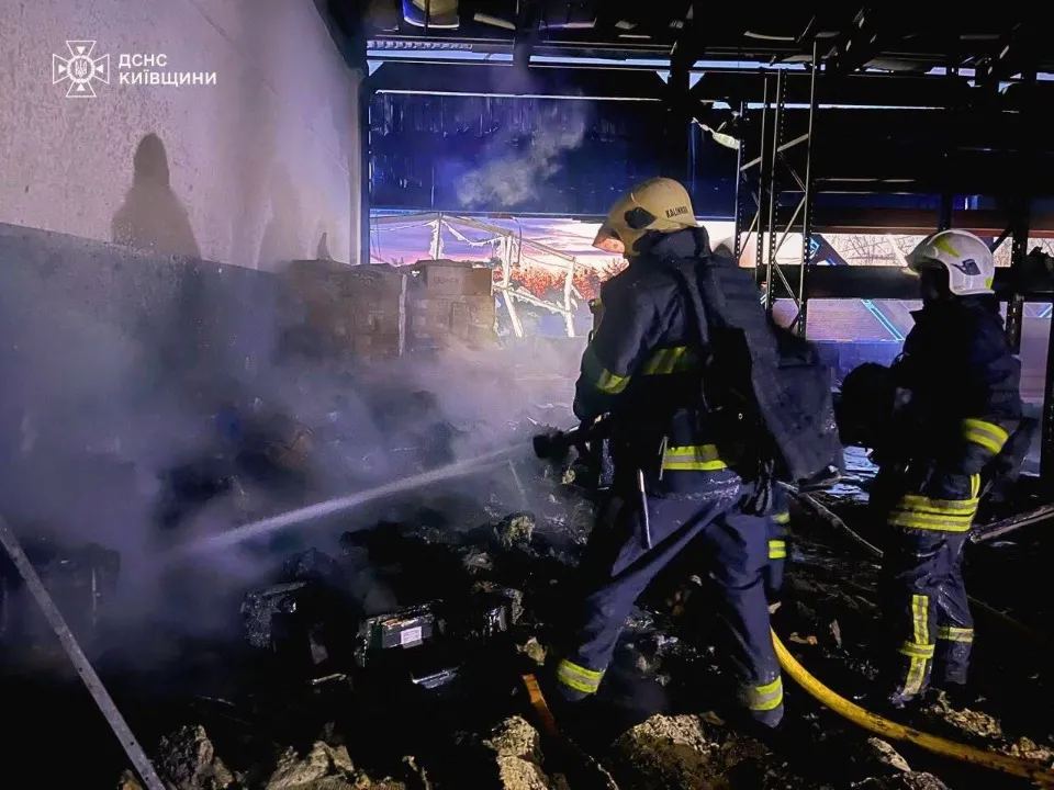обстріл Київщини дснс атака війна київська область рятувальники пожежа