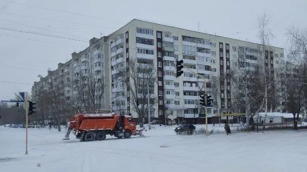 Сіверськодонецьк, перетин вулиць Князя Володимира (кол. Курчатова) та Дмитра Сірика (кол. Вілєсова)