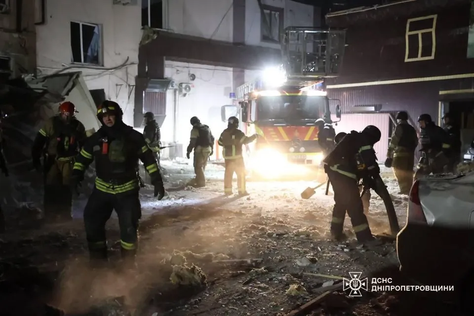 “Надзвичайники продовжують розбирати завали. Розгорнуто “Пункт незламності”. Психологи вже надали до