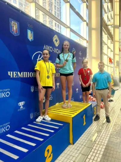 Спортсменки, плавчині з Луганщини