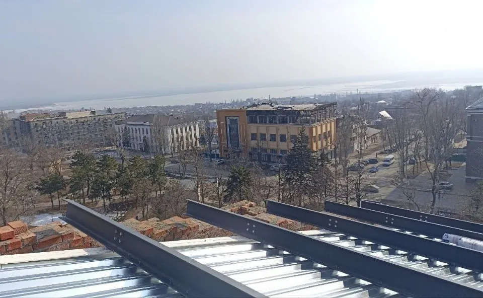 Маріуполь, вигляд із драмтеатру