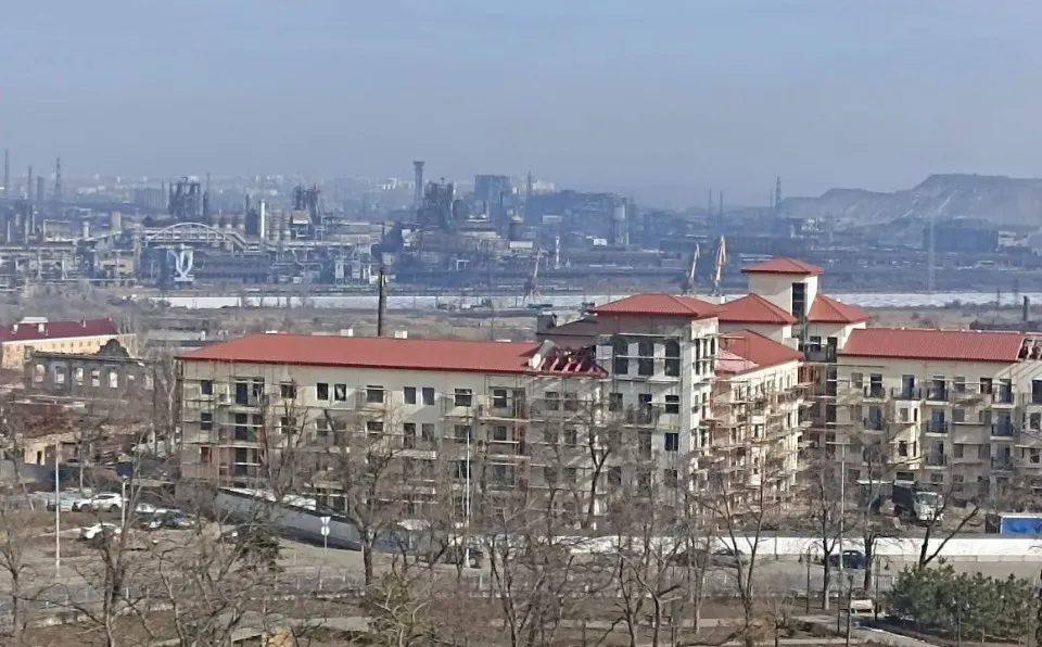 Маріуполь, вигляд із драмтеатру