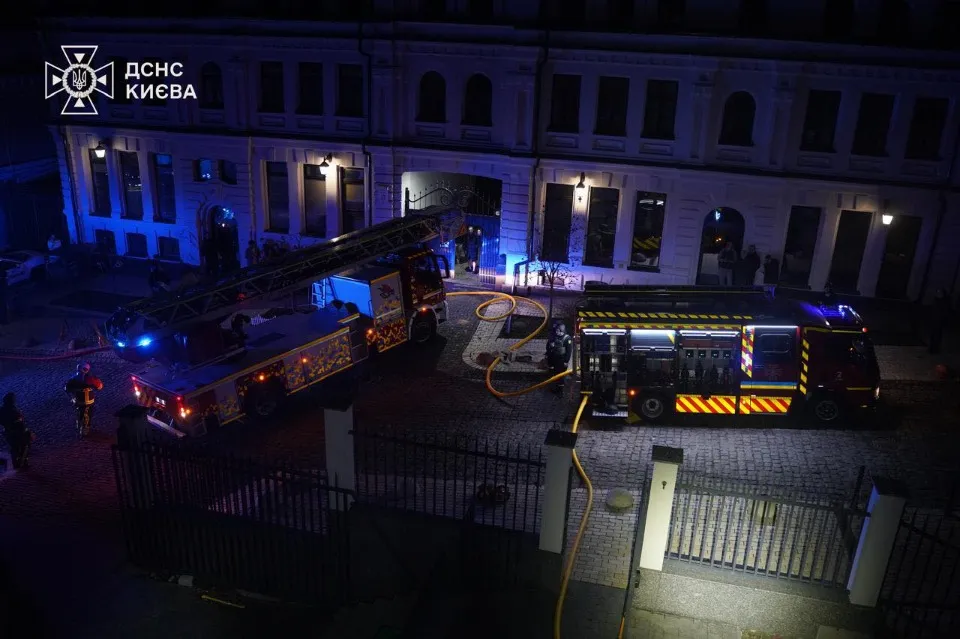 обстріл Києва пожежа дснс рятувальники вогонь