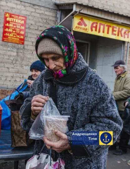 Маріуполь окупація люди черга за їжею